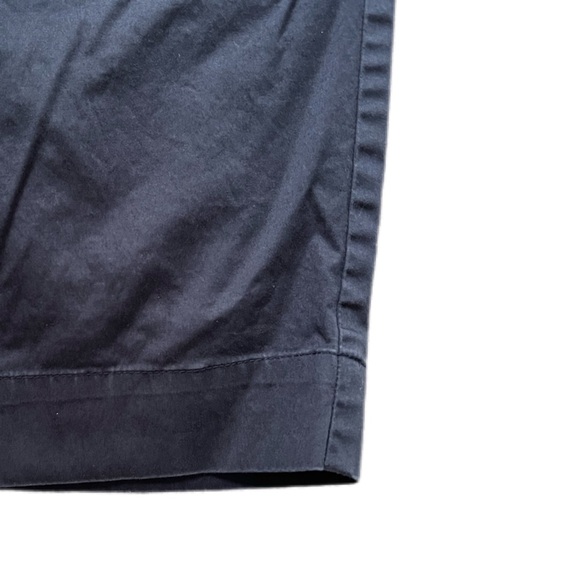 Vince shorts, Bermuda walking length, 13” inseam, size 4. Navy, pockets VGUC - Picture 5 of 7